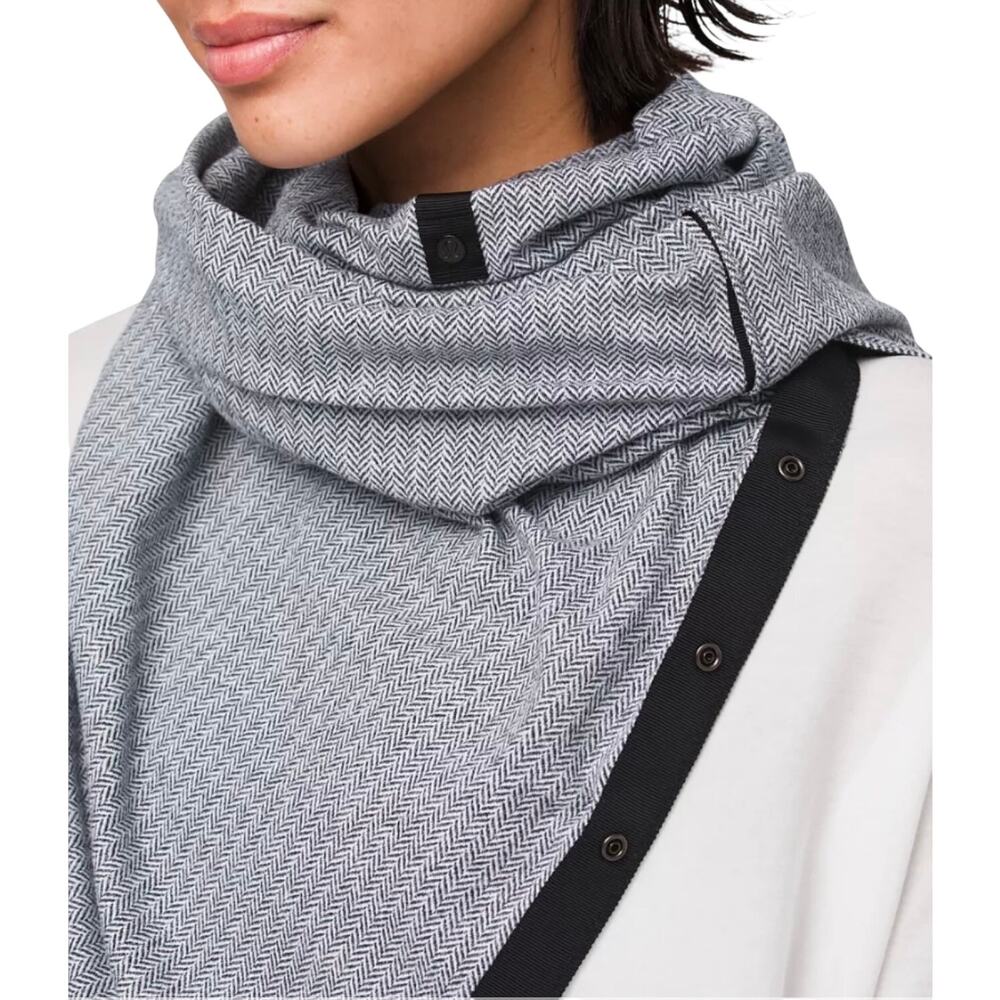 Lululemon Vinyasa Scarf Wrap, Black & Gray Herringbone